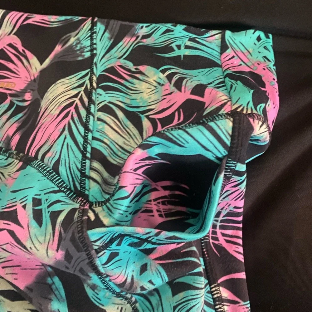 Manduka Tropical Leaf Print Leggings - Picture 6 of 7